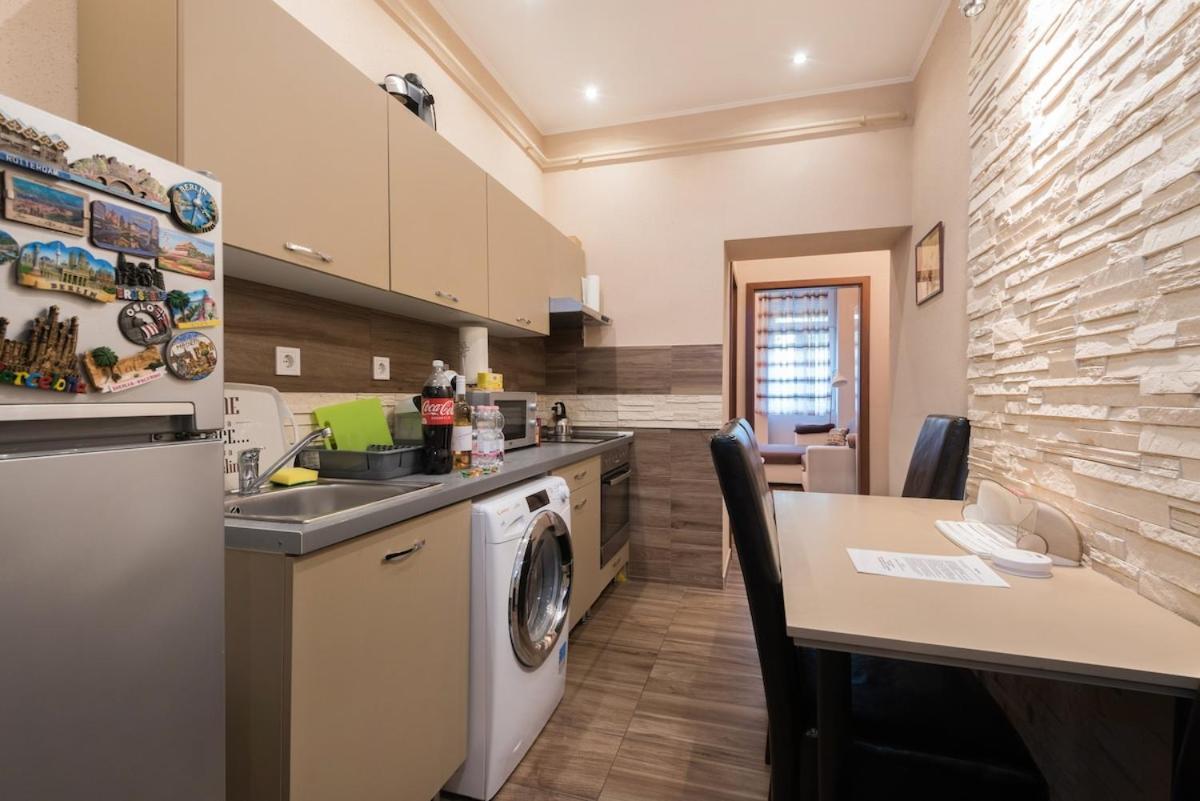 Cozy At Puskas Stadium Apartment *