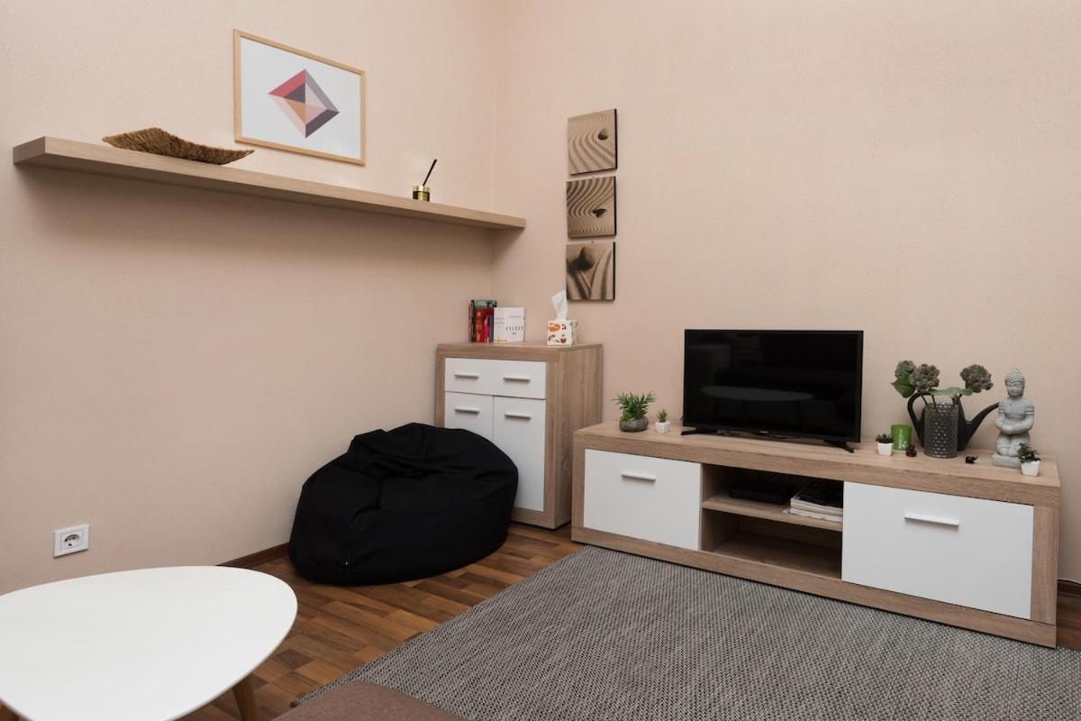 Cozy At Puskas Stadium Apartmán